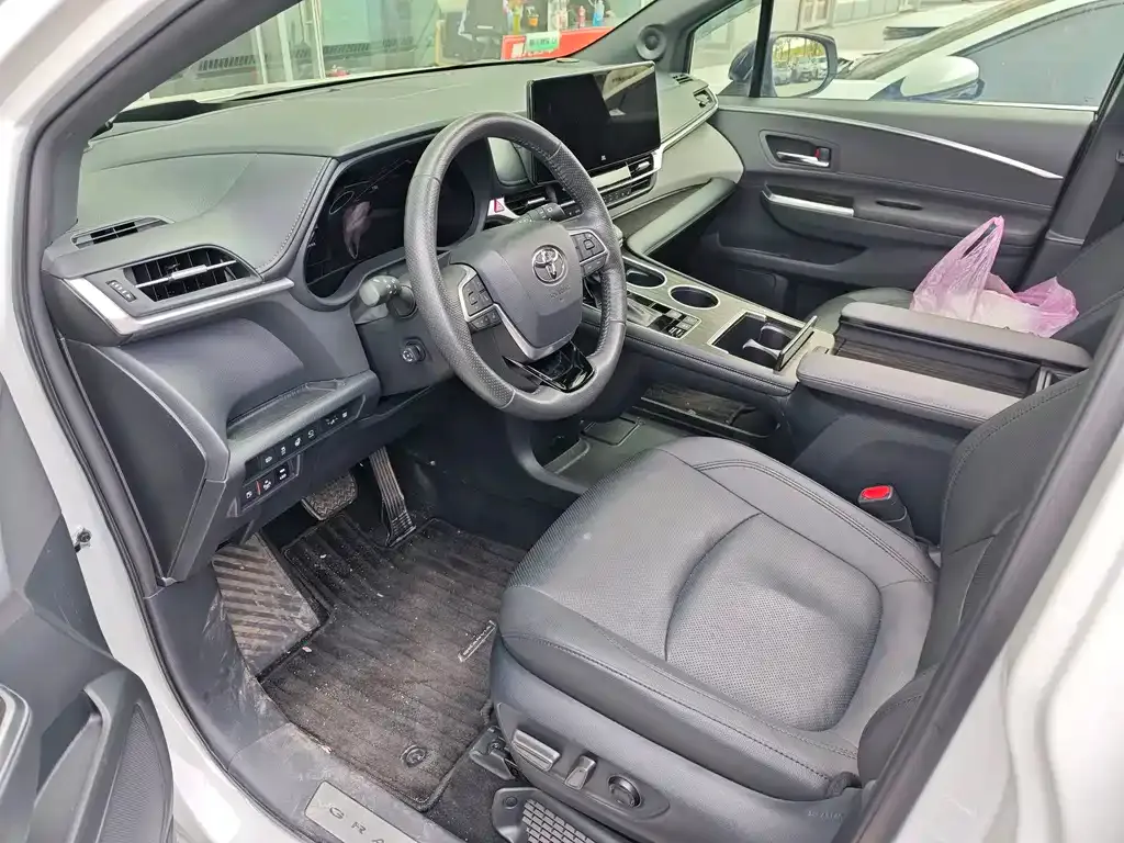 Toyota Granvia 2023 из CN, фото 9
