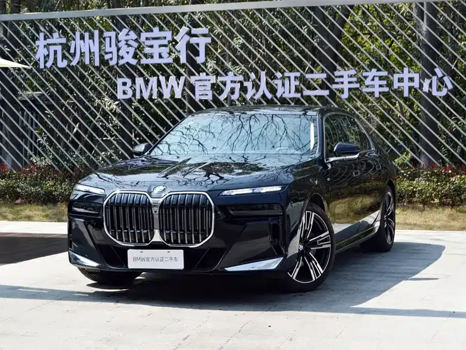 BMW 7 Series — фото 1