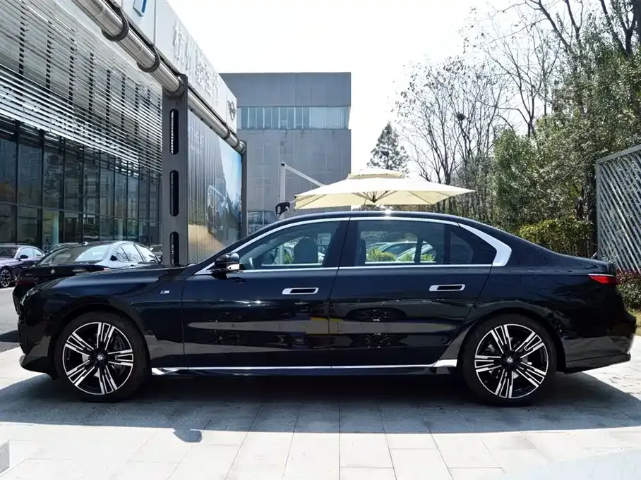 BMW 7 Series — фото 4