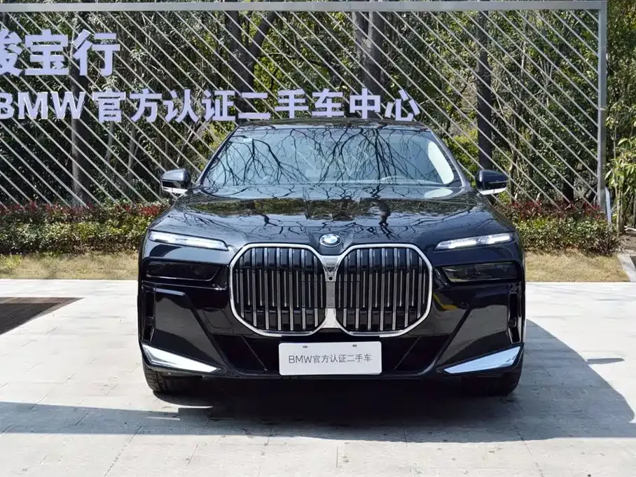 BMW 7 Series — фото 10