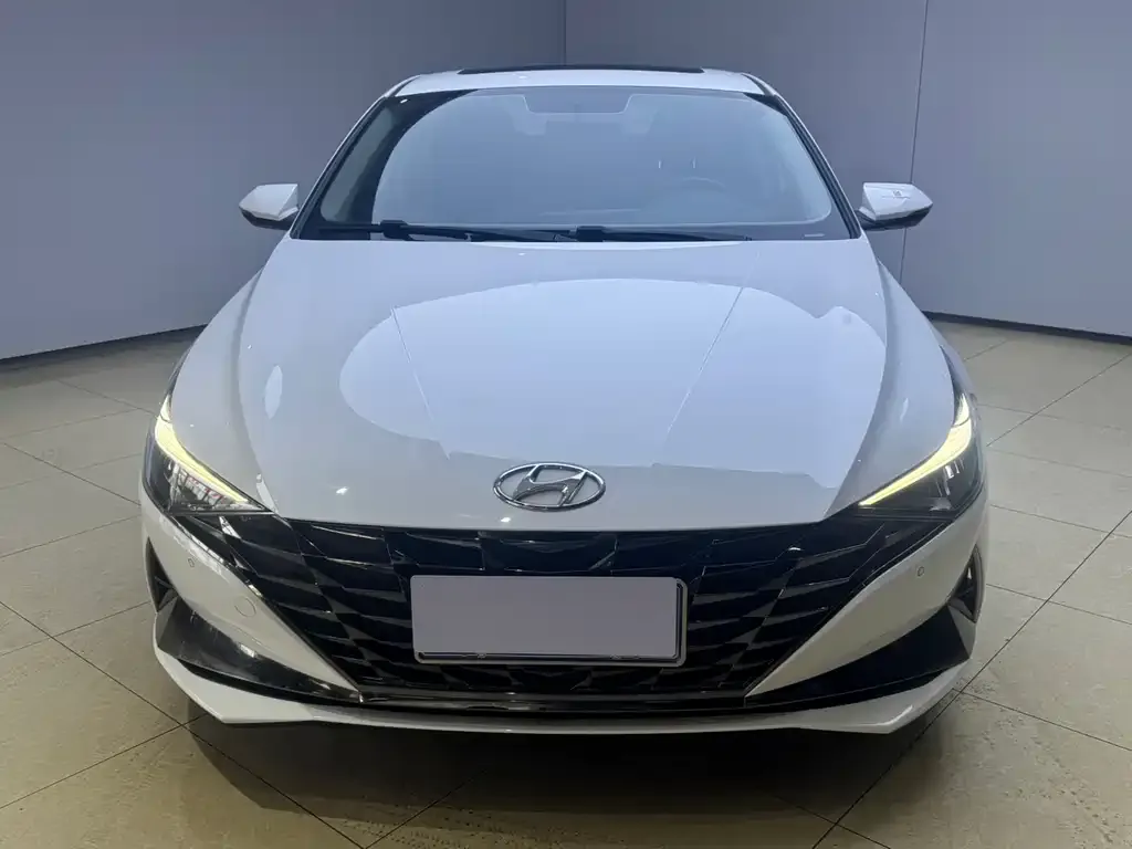 Hyundai Elantra — фото 6