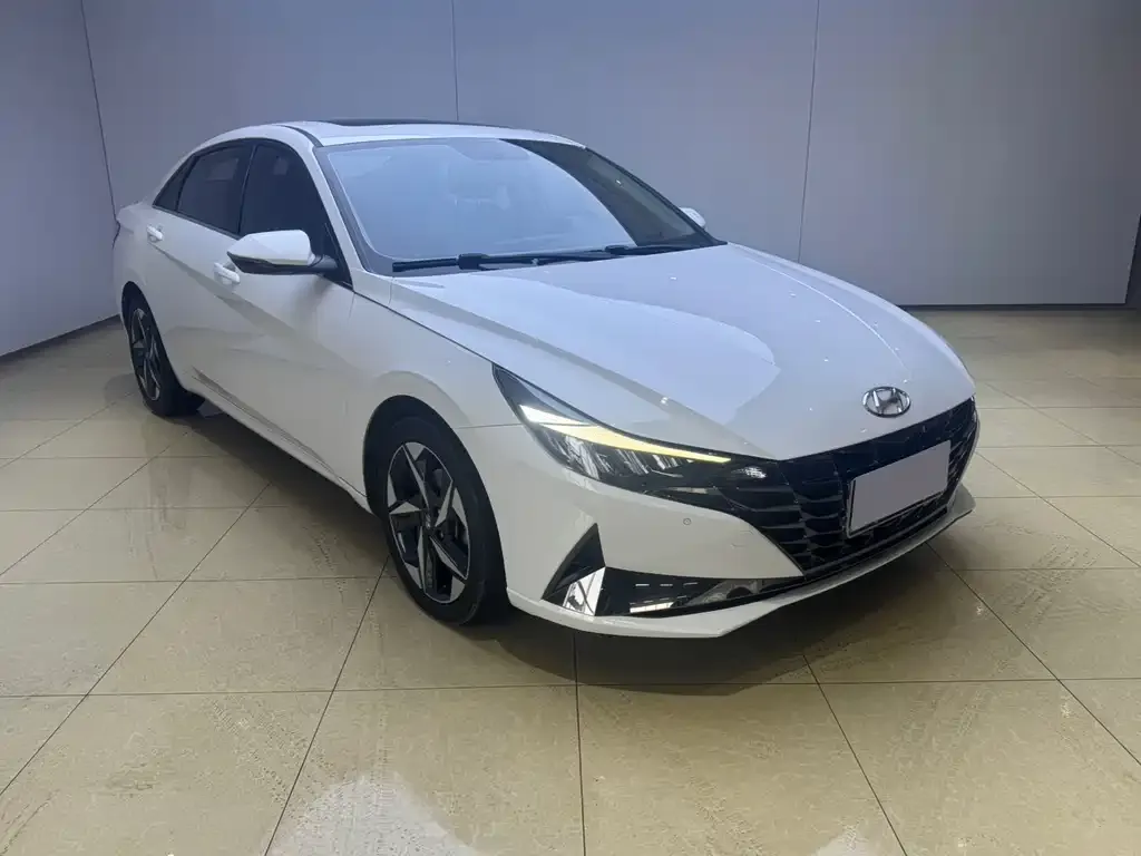 Hyundai Elantra — фото 10