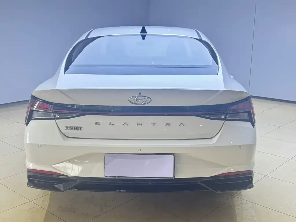 Hyundai Elantra — фото 5