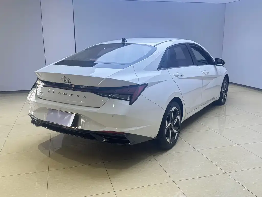Hyundai Elantra — фото 4