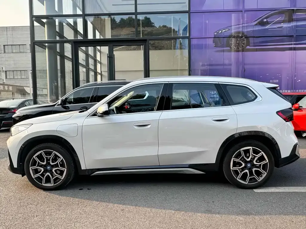 BMW iX1 2023 из CN, фото 7