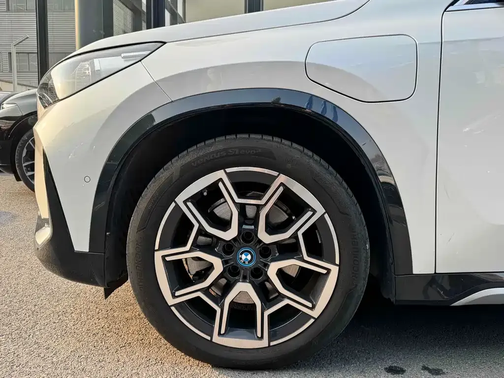 BMW iX1 2023 из CN, фото 8