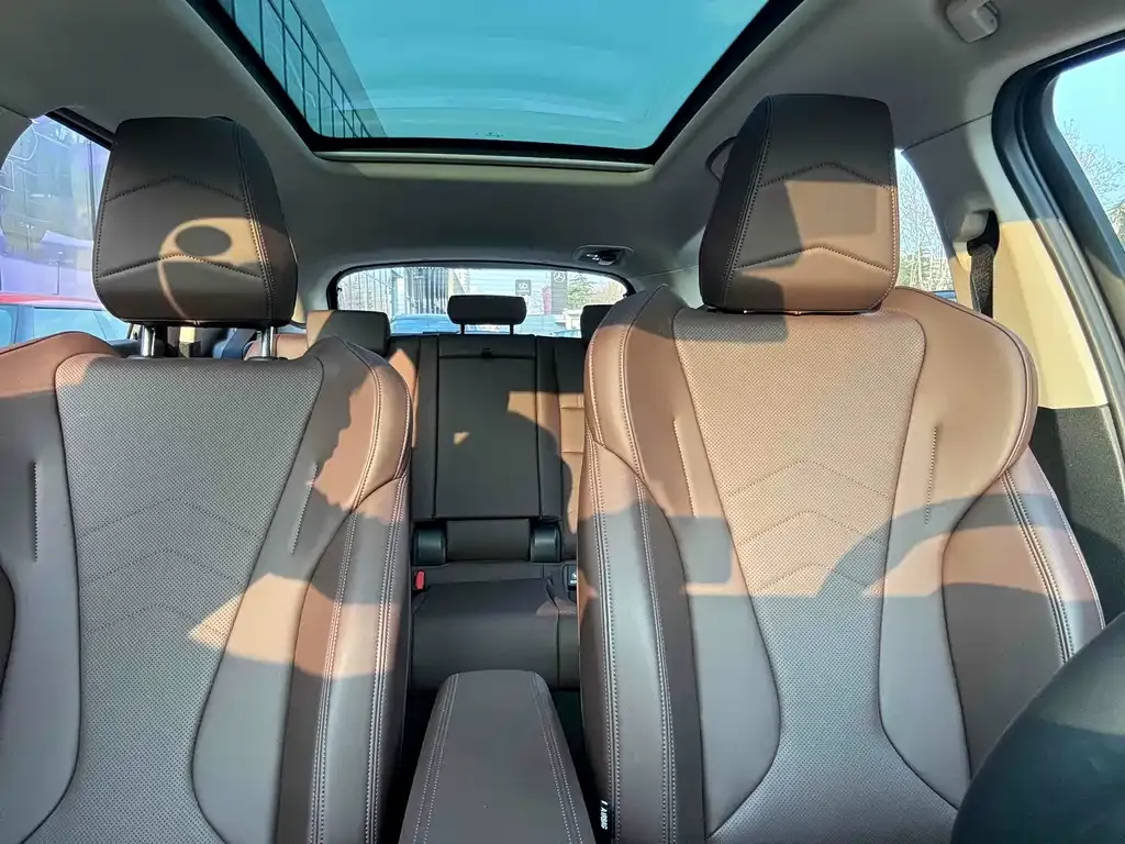 BMW iX1 2023 из CN, фото 10