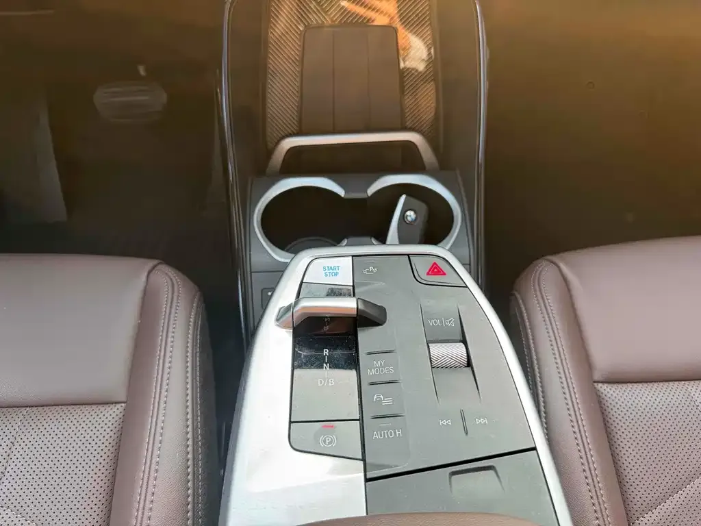 BMW iX1 2023 из CN, фото 2