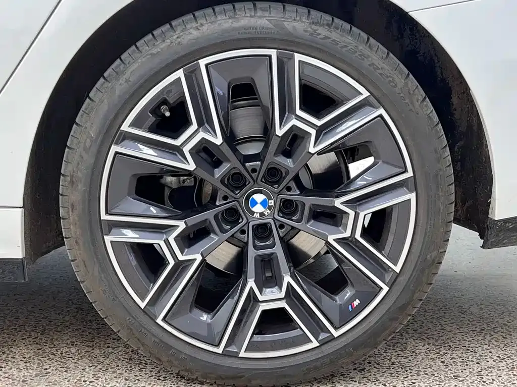 BMW 5 Series — фото 5