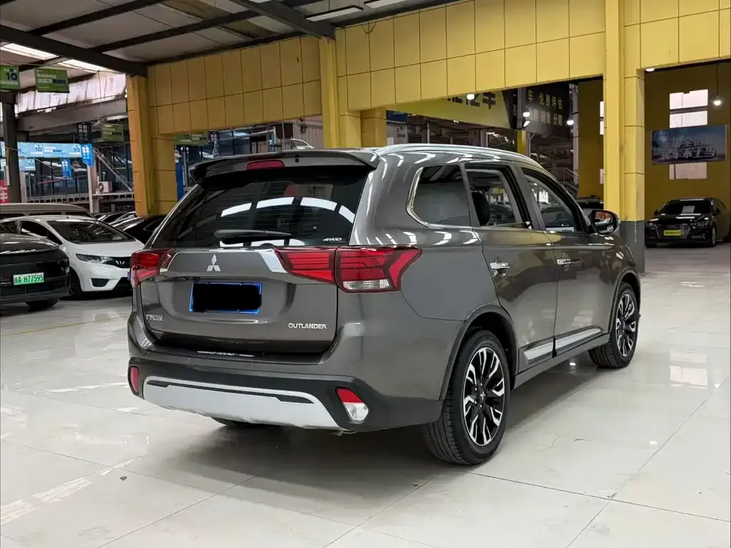 Mitsubishi Outlander — фото 3