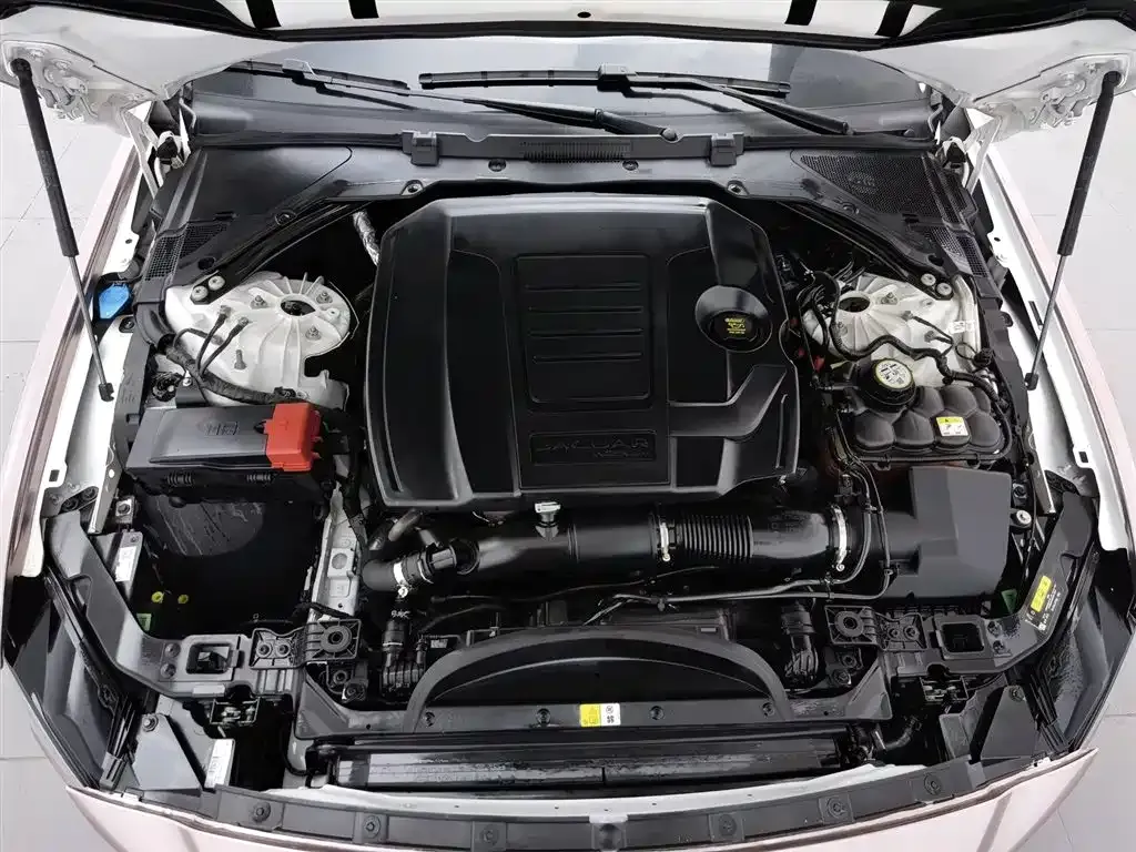 Jaguar XEL — фото 10