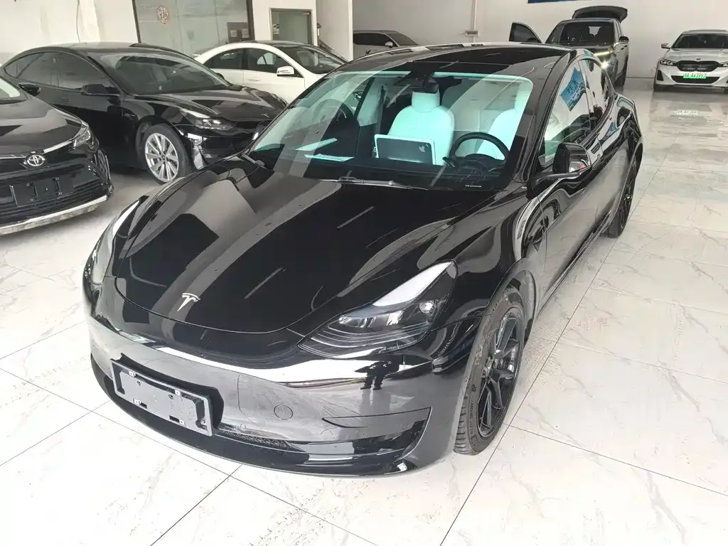 Tesla Model 3 — фото 1