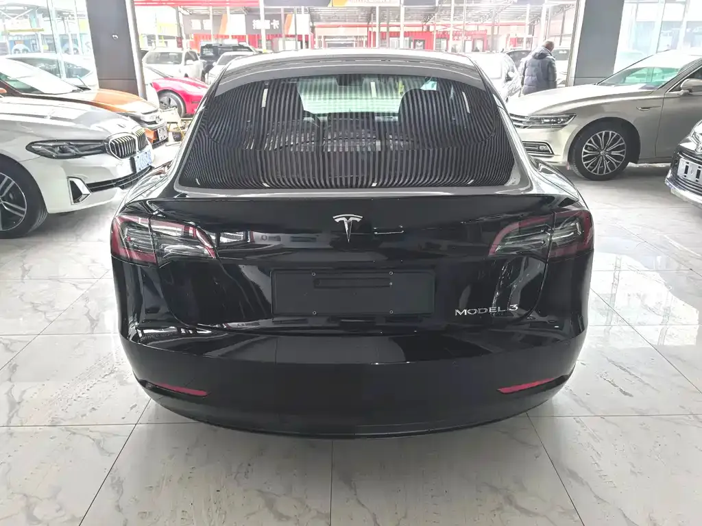 Tesla Model 3 — фото 5