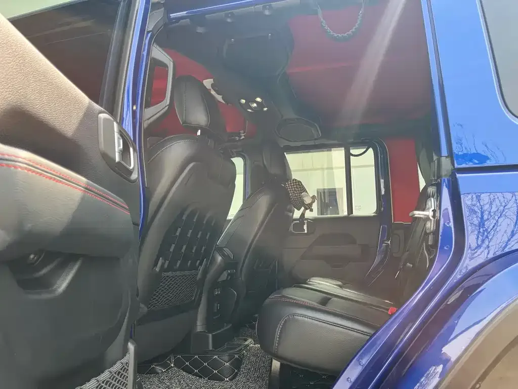 Jeep Wrangler — фото 9