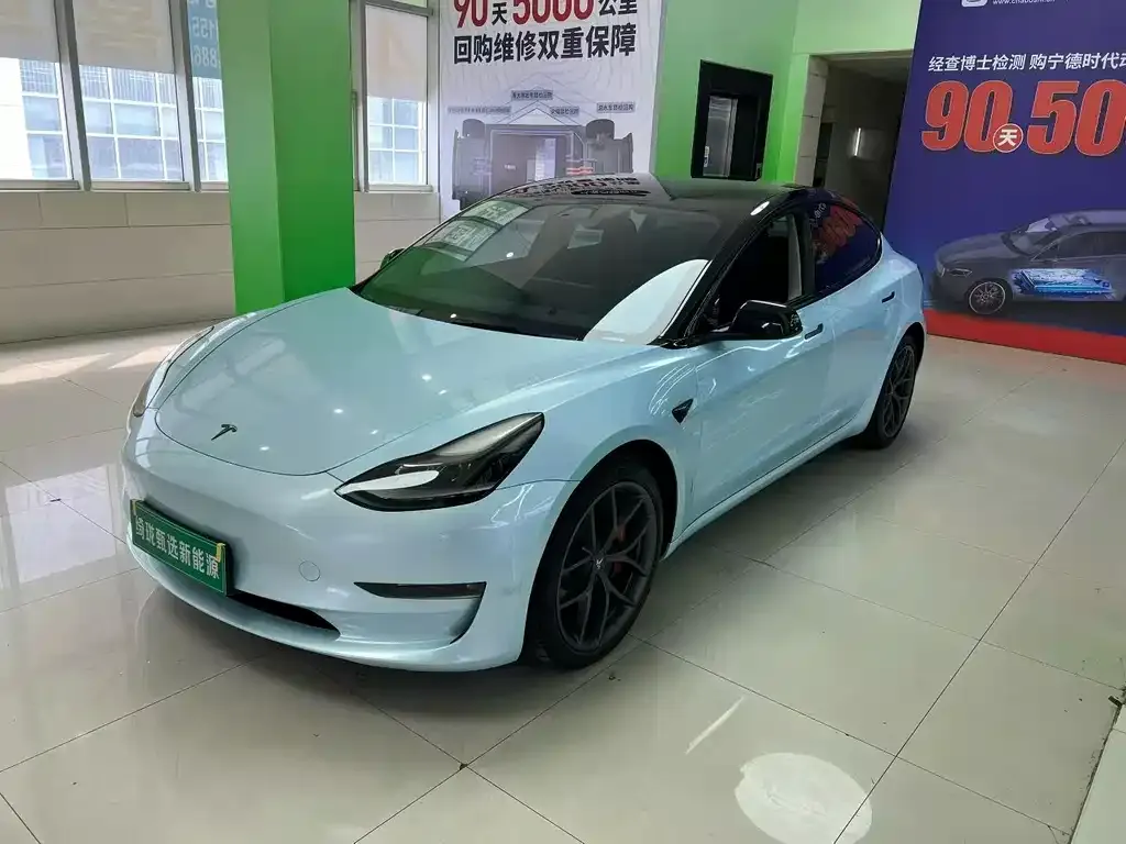 Tesla Model 3 — фото 1