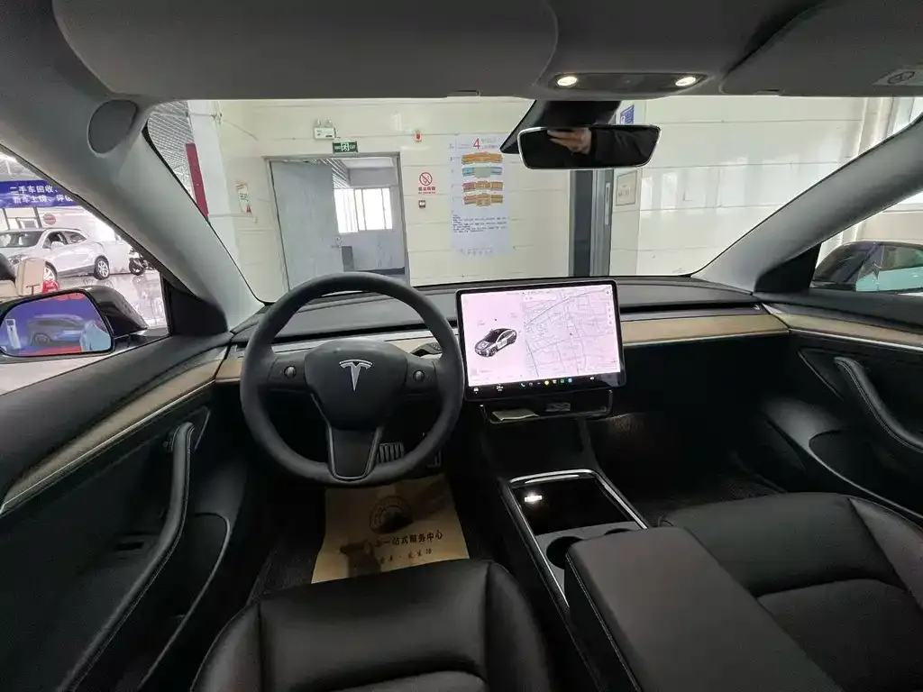 Tesla Model 3 — фото 5