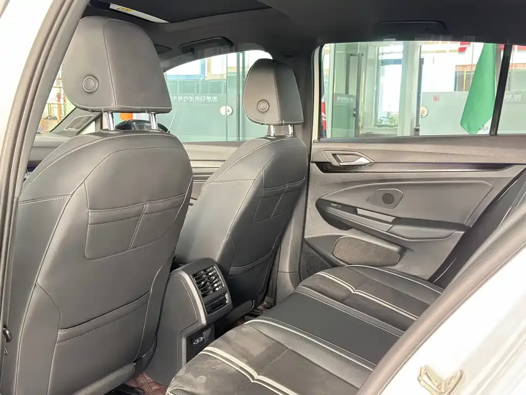 Volkswagen Golf 2022 из CN, фото 10