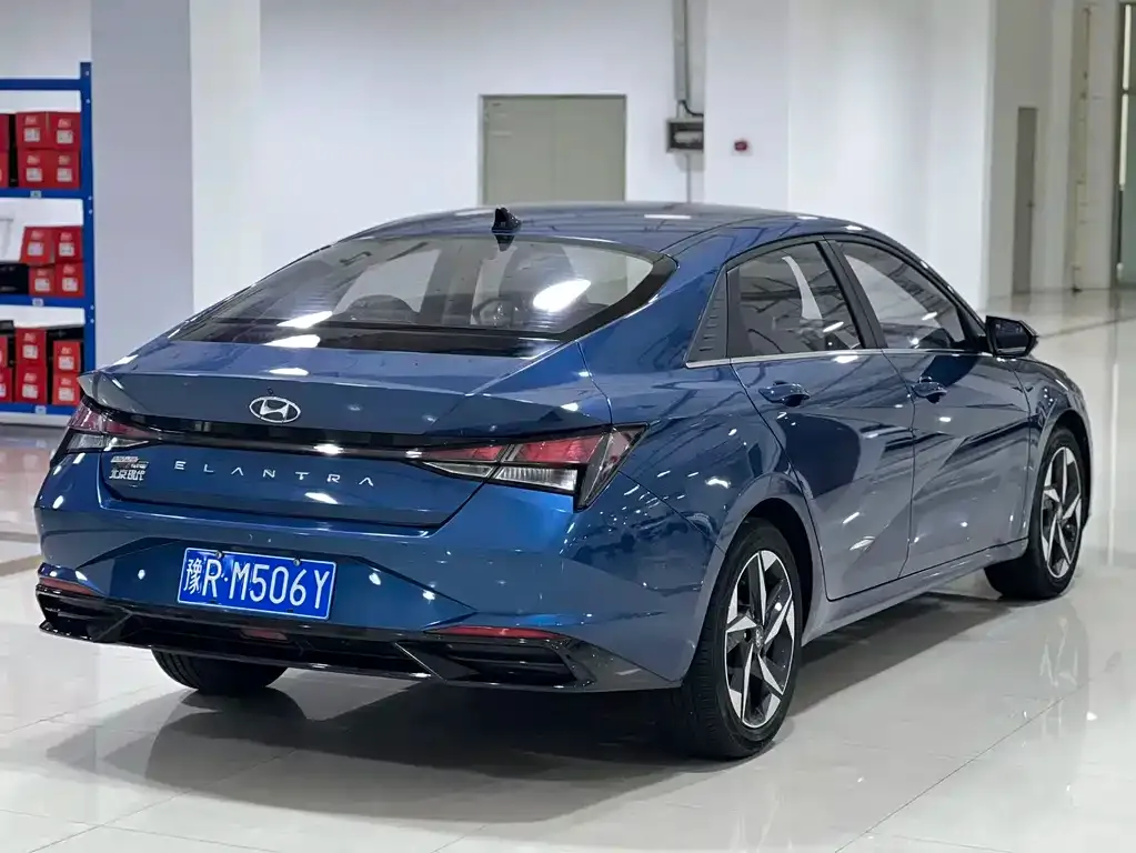 Hyundai Elantra — фото 4