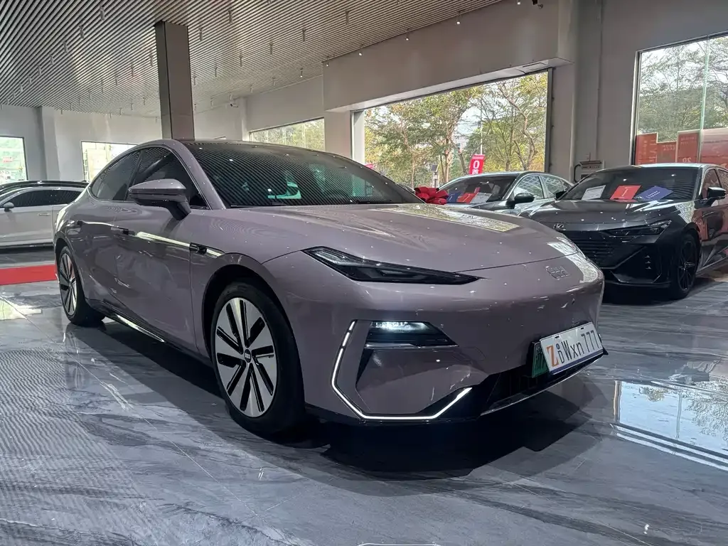 Geely Galaxy E8 — фото 10