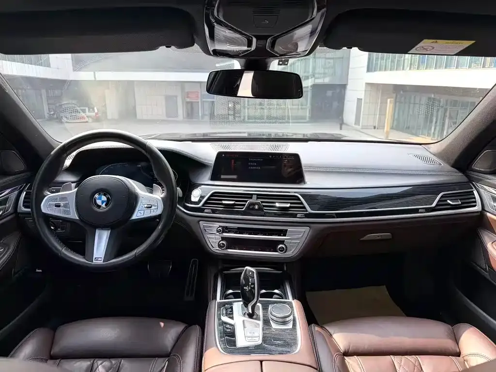 BMW 7 Series — фото 2