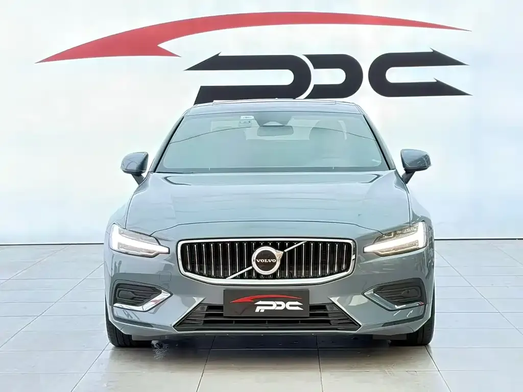 Volvo S60 2023 из CN, фото 2