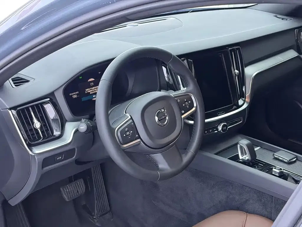 Volvo S60 2023 из CN, фото 6
