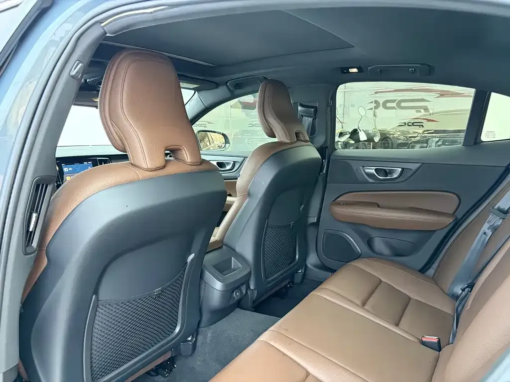Volvo S60 2023 из CN, фото 5