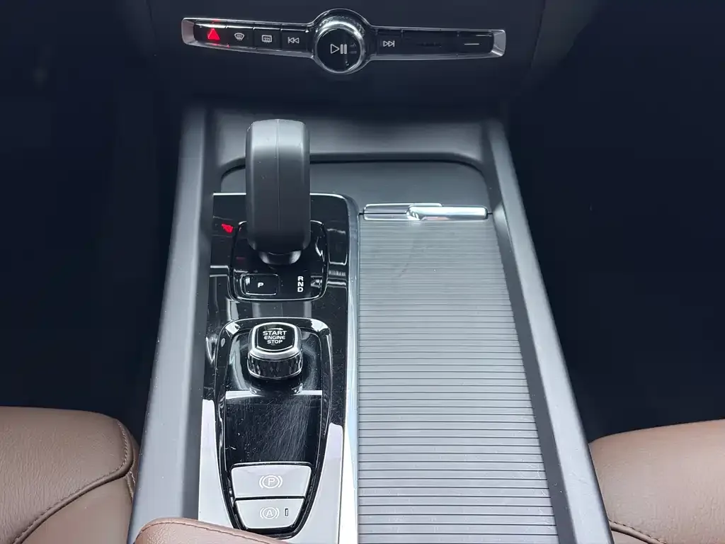 Volvo S60 2023 из CN, фото 4