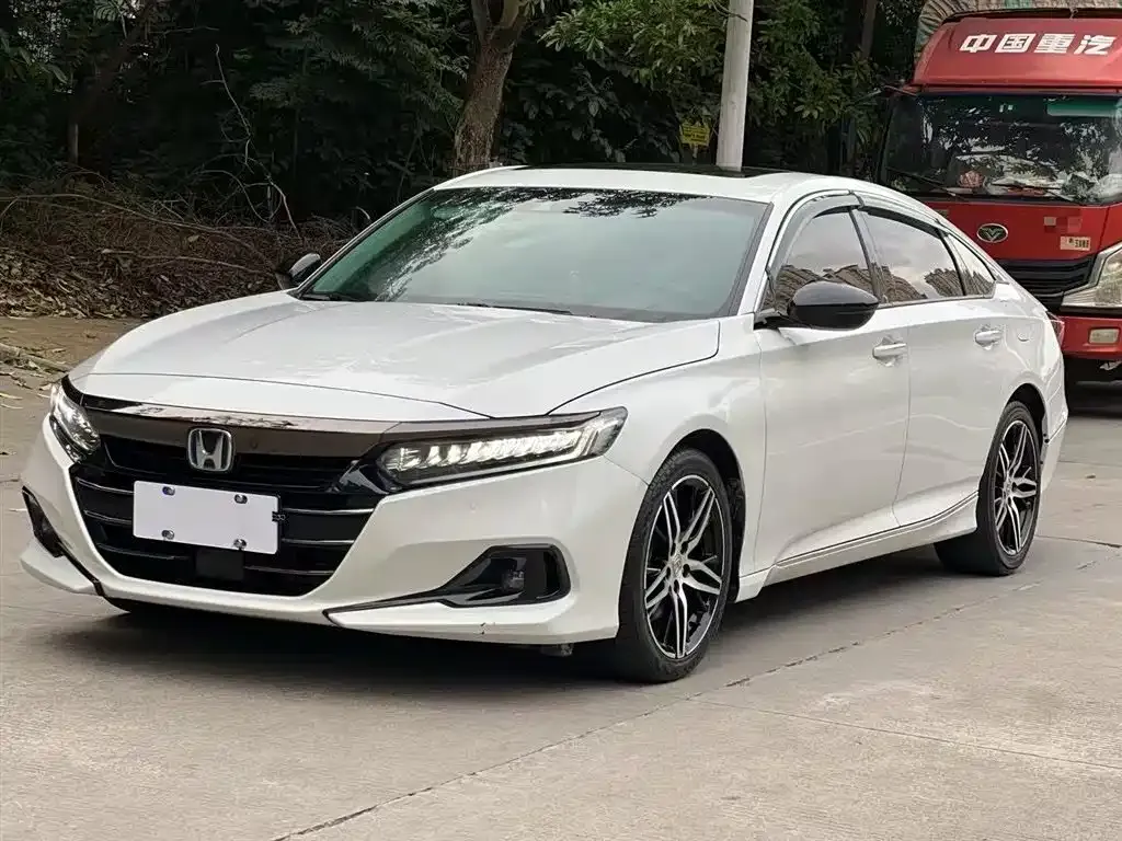 Honda Accord — фото 1