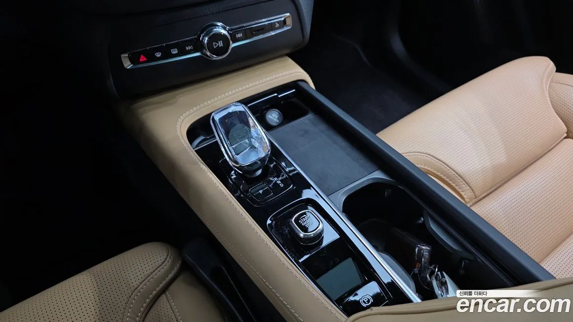 Volvo XC90 2024 из KR, фото 2