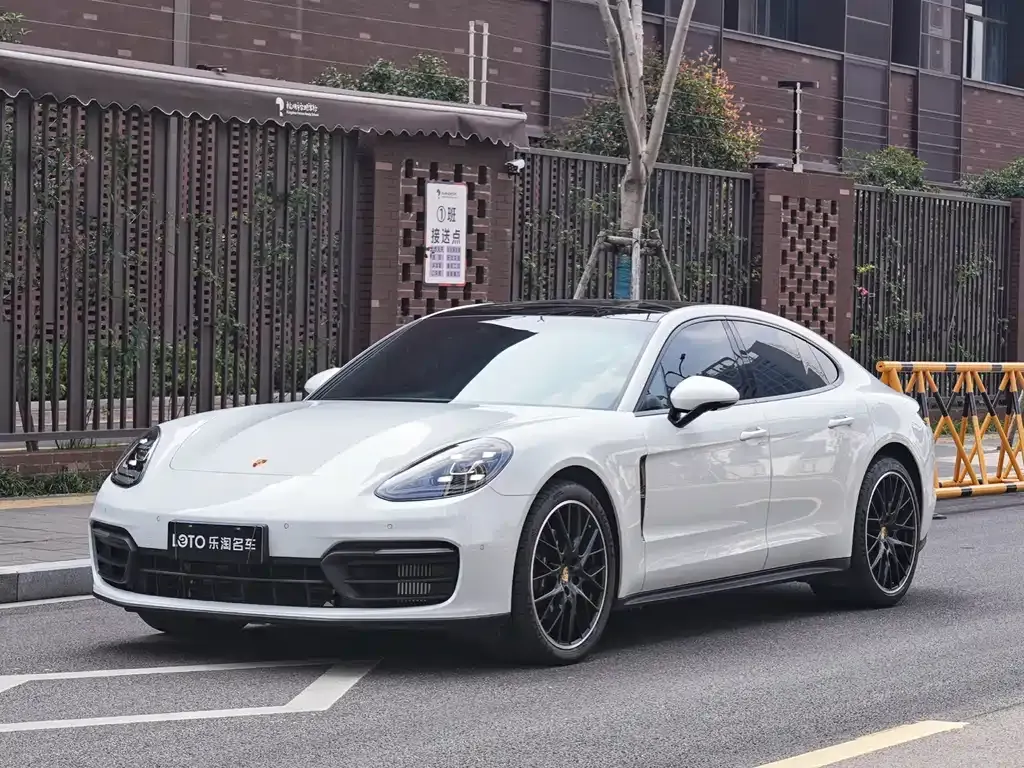 Porsche Panamera — фото 1