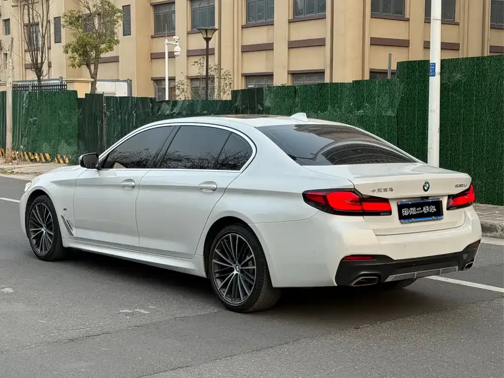 BMW 5 Series — фото 5
