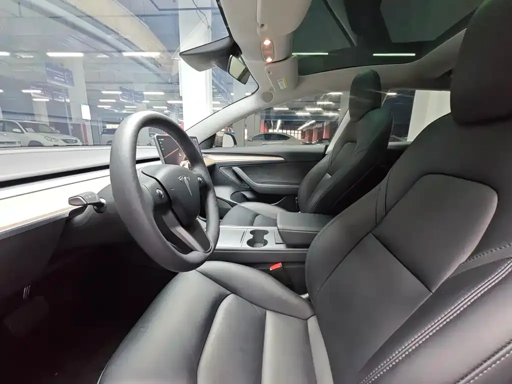 Tesla Model 3 — фото 3