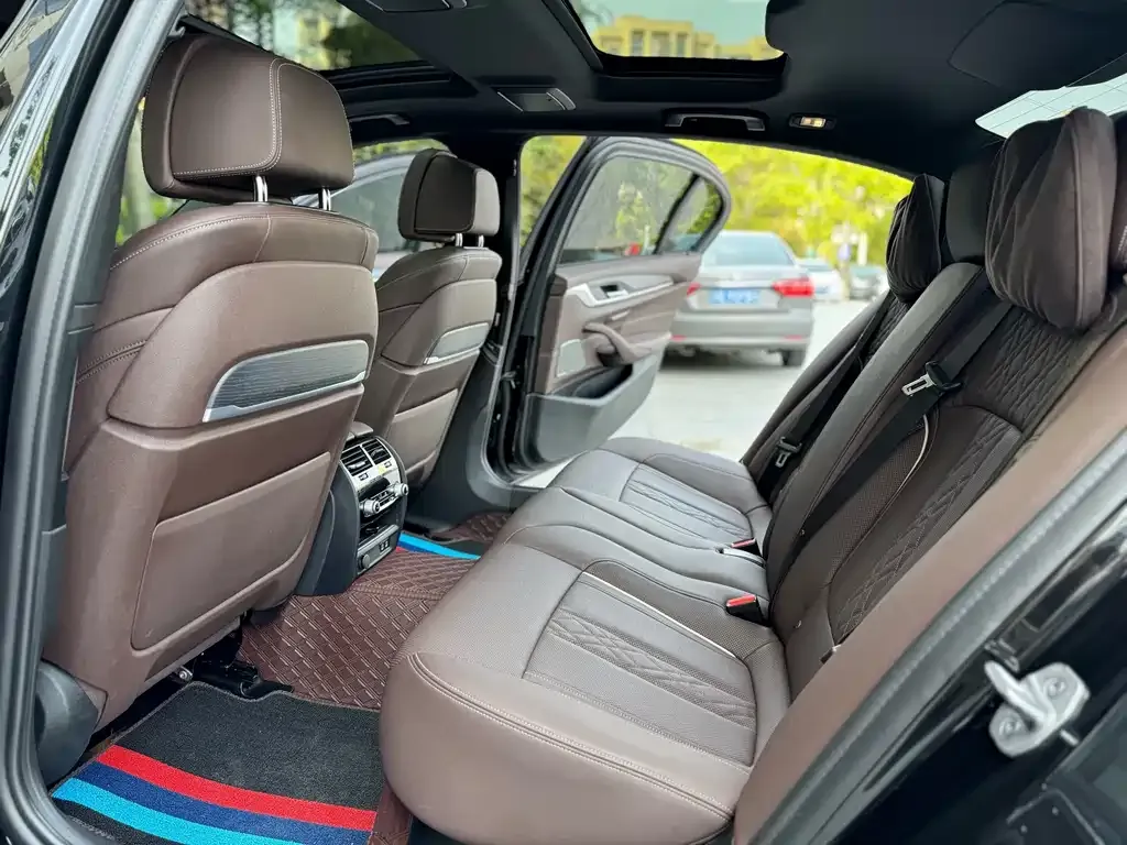 BMW 5 Series 2021 из CN, фото 9