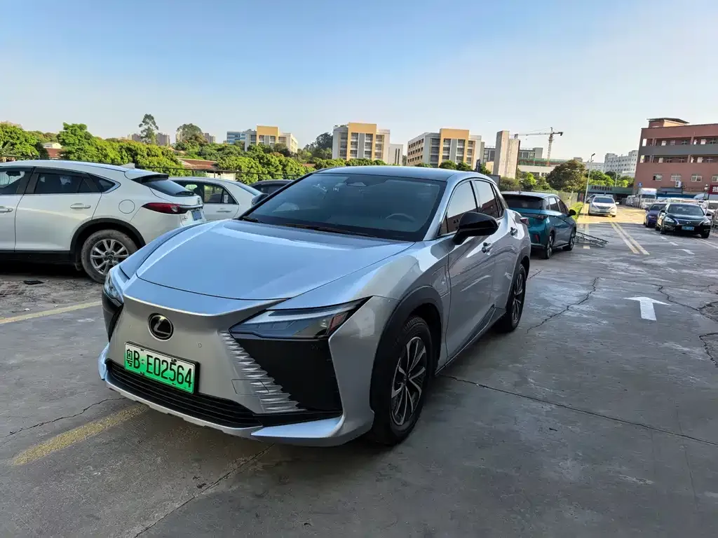 Lexus RZ — фото 1