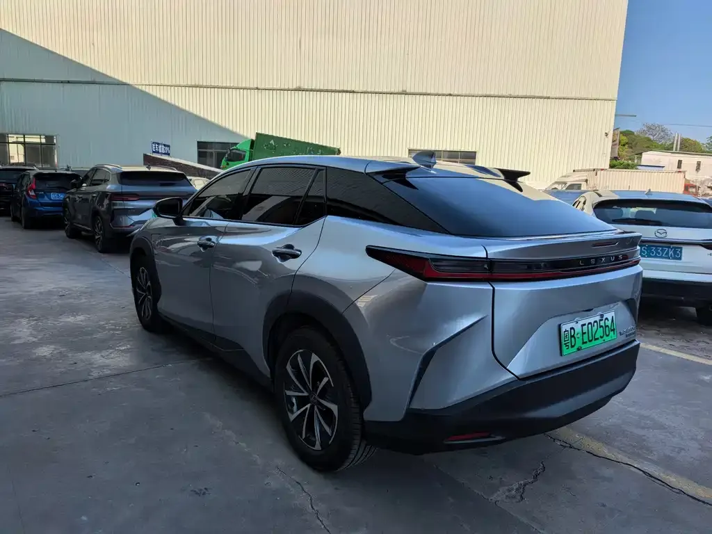 Lexus RZ — фото 5
