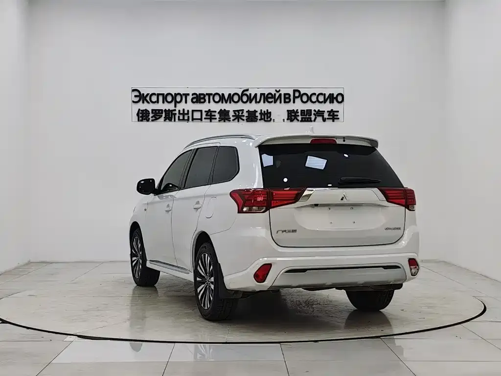 Mitsubishi Outlander — фото 8