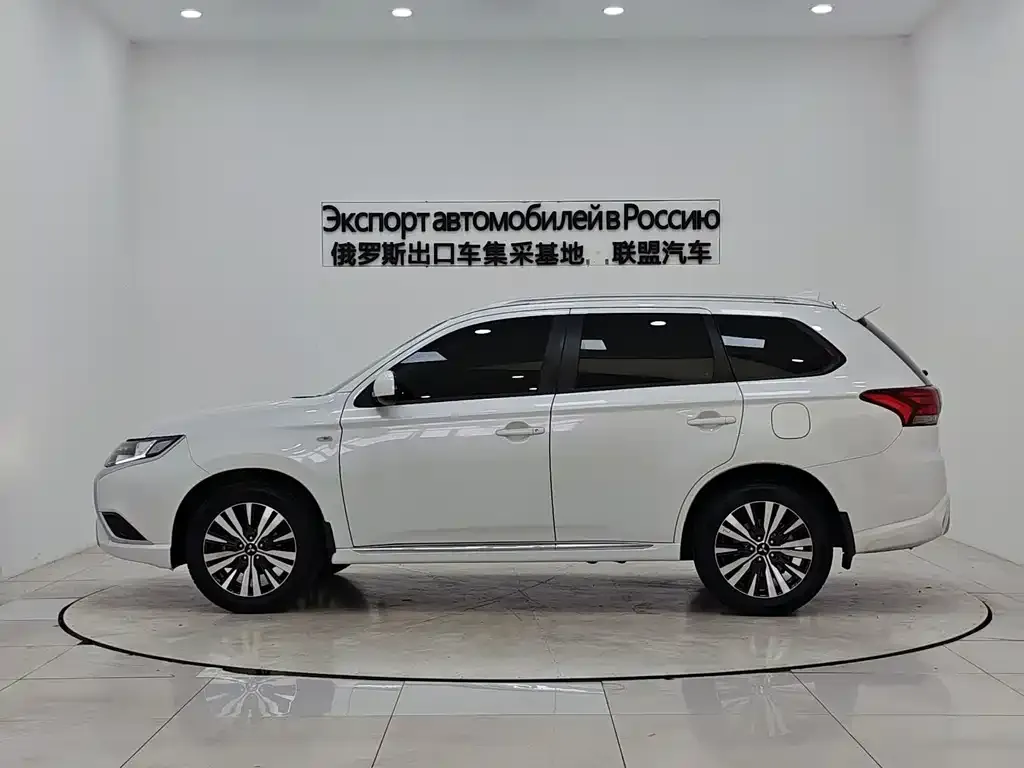 Mitsubishi Outlander — фото 4