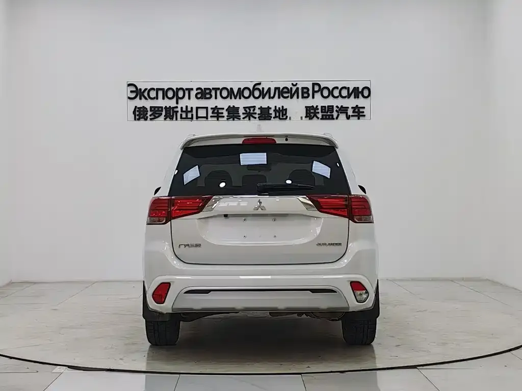 Mitsubishi Outlander — фото 5