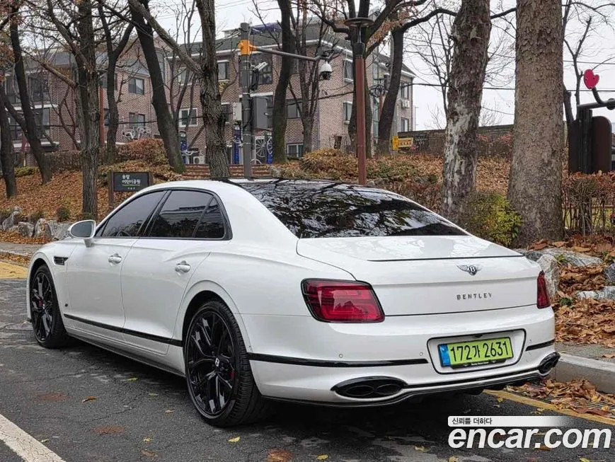 Bentley Flying Spur 2023 из KR, фото 10