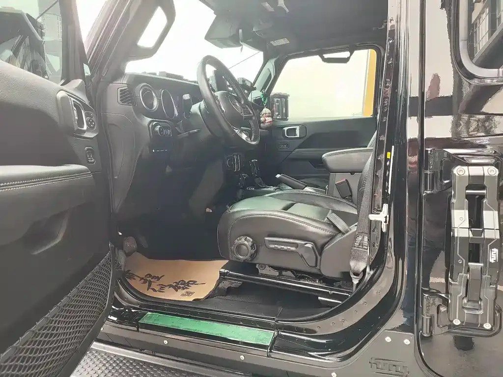 Jeep Wrangler PHEV 2021 из CN, фото 5