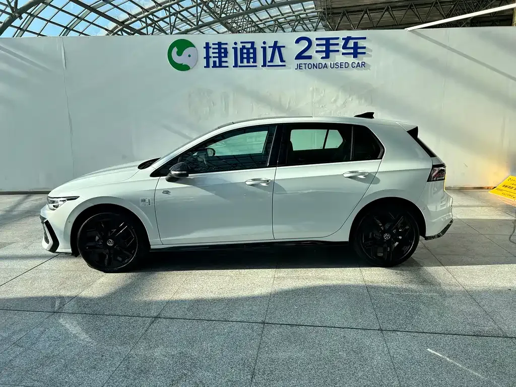 Volkswagen Golf 2024 из CN, фото 3