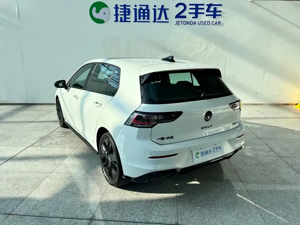 Volkswagen Golf 2024 из CN, фото 10