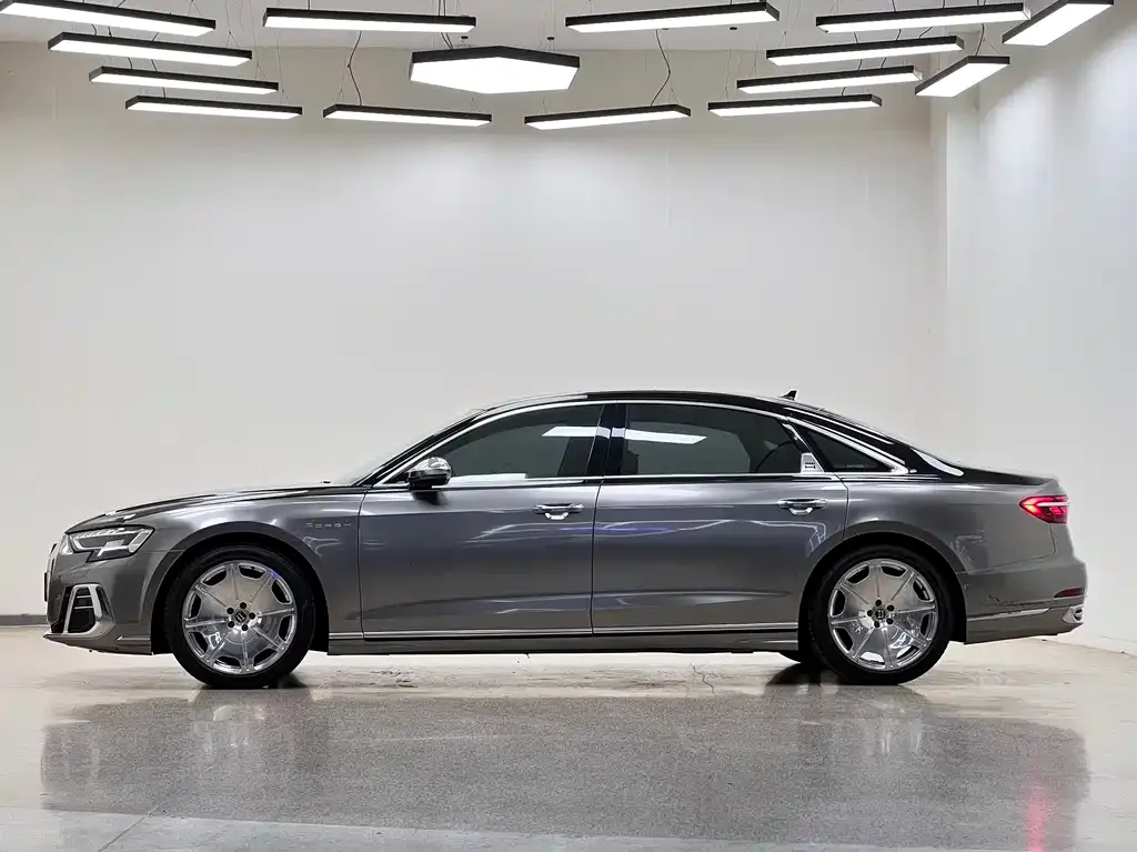 Audi A8 — фото 7