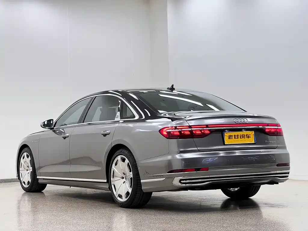 Audi A8 — фото 9