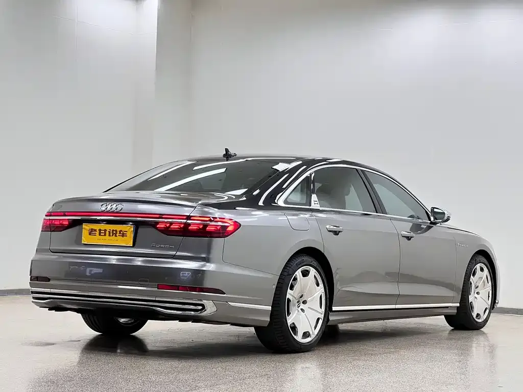 Audi A8 — фото 8