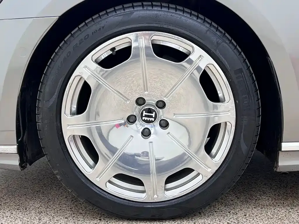 Audi A8 — фото 3