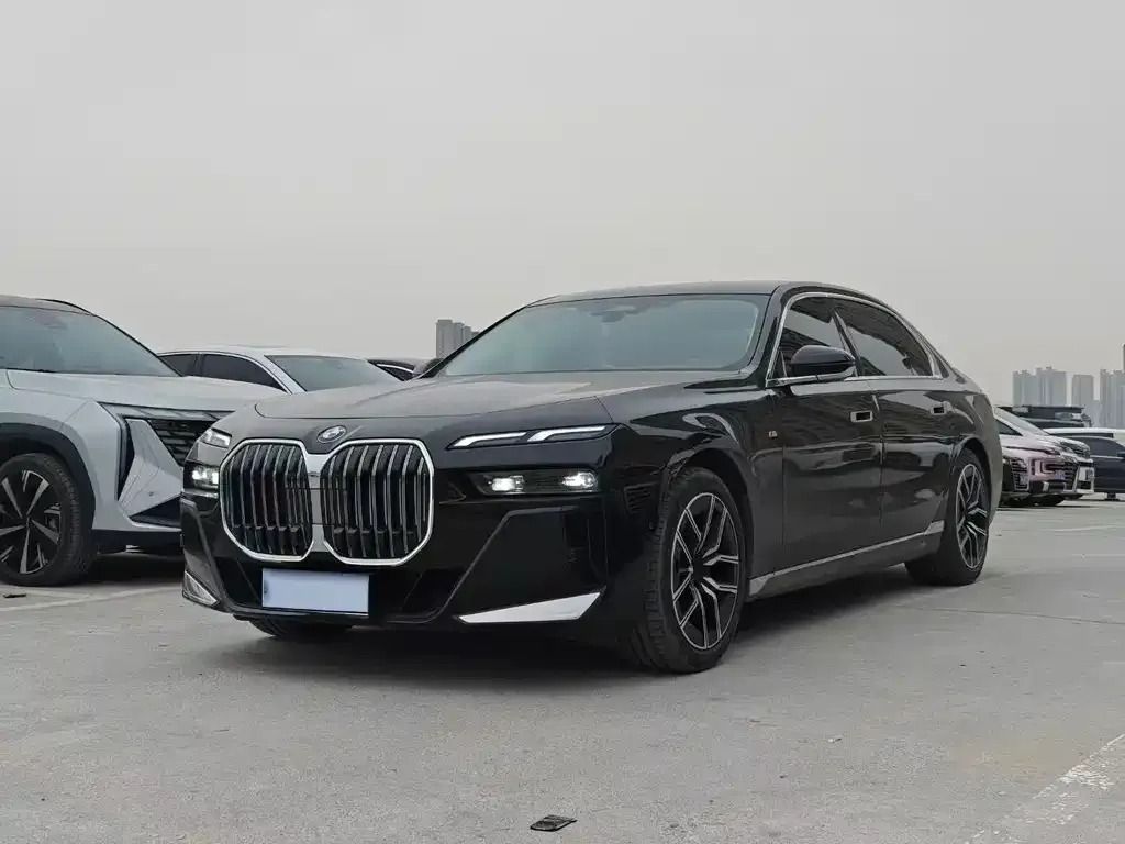 BMW 7 Series 2023 из CN, фото 1