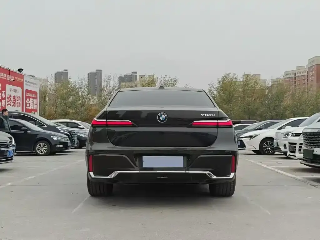 BMW 7 Series 2023 из CN, фото 3