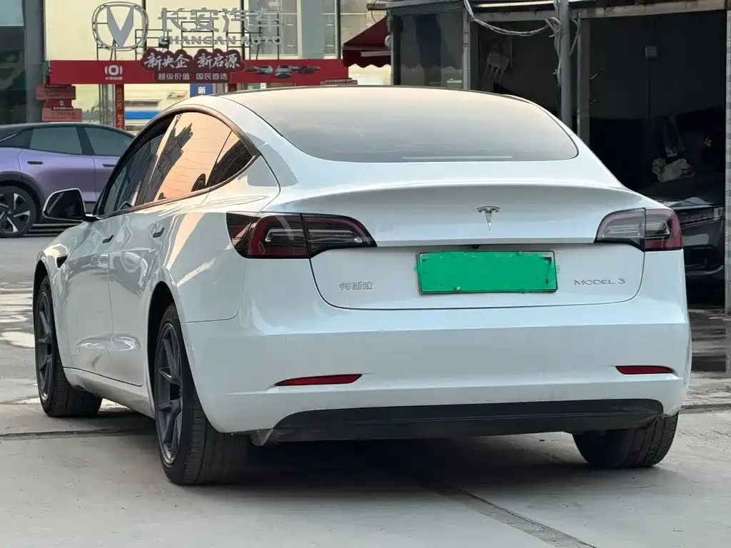 Tesla Model 3 — фото 7
